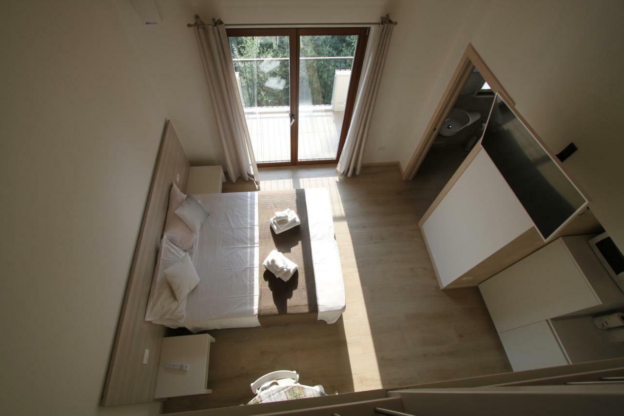 La Casa Bianca Loc.Turistica Apartman Peschiera del Garda Kültér fotó