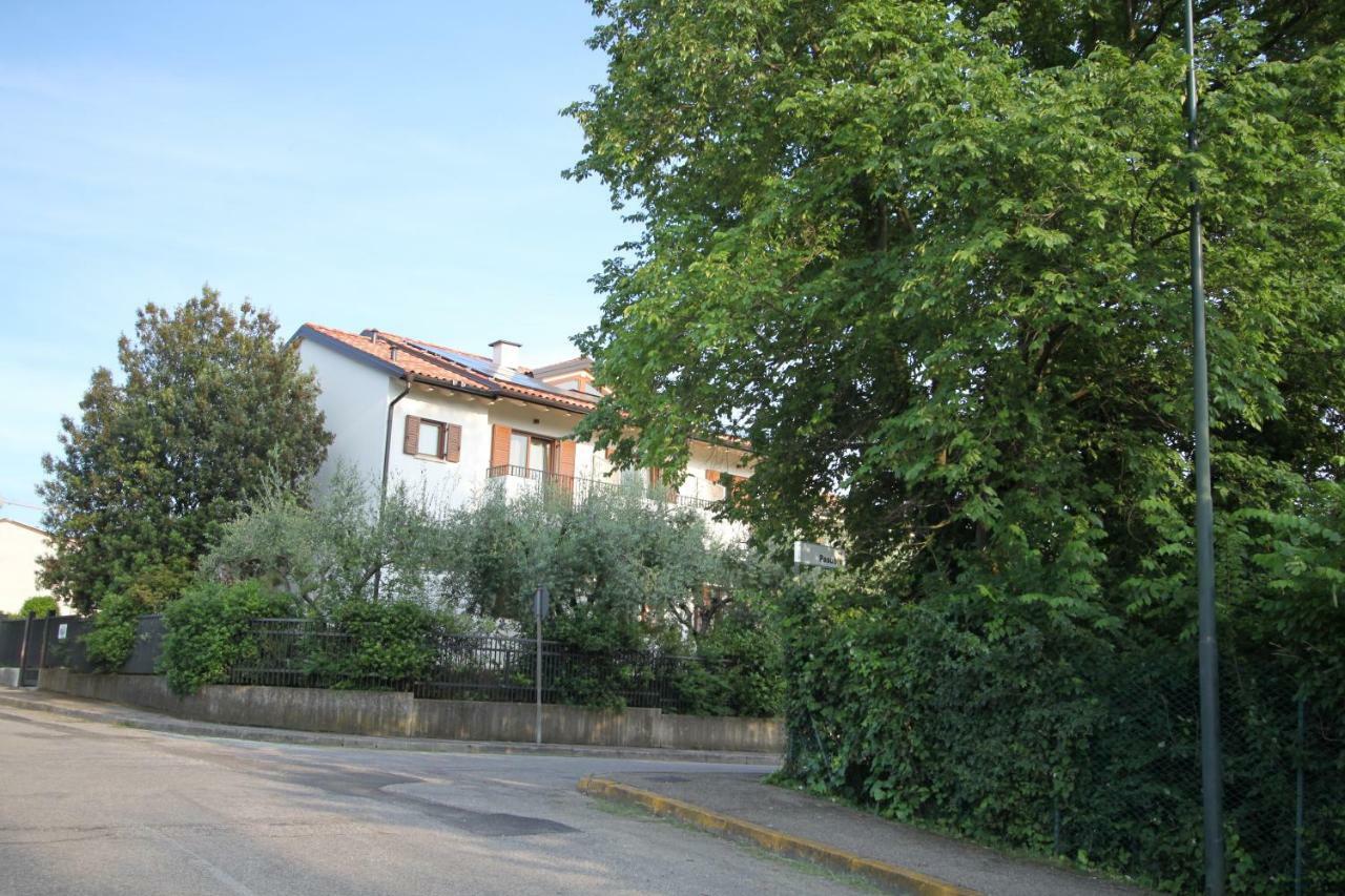 La Casa Bianca Loc.Turistica Apartman Peschiera del Garda Kültér fotó